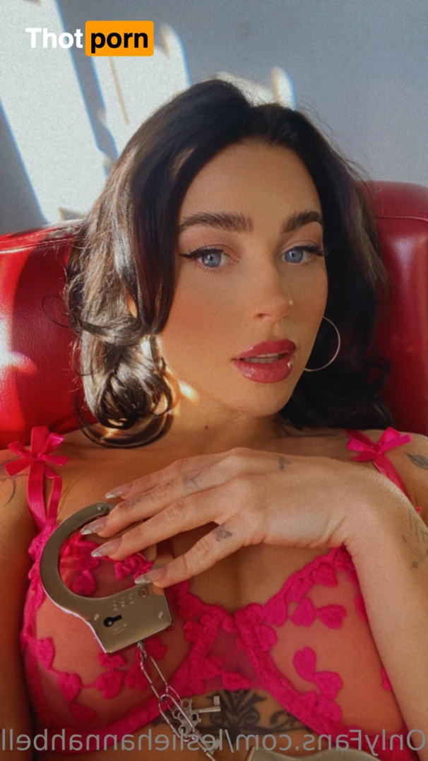 💜Leslie Golden 11827269