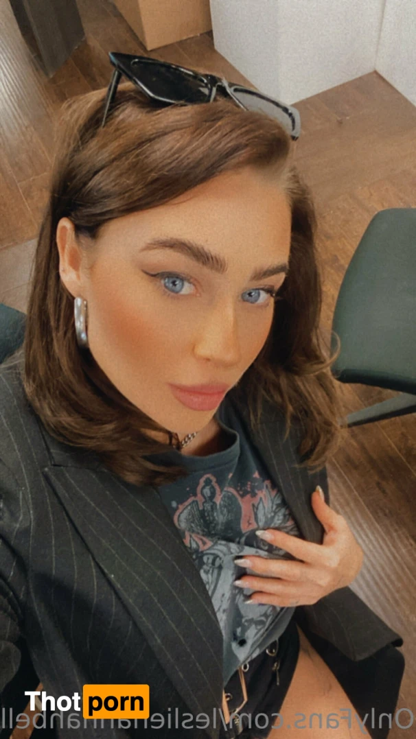 💜Leslie Golden 11827387