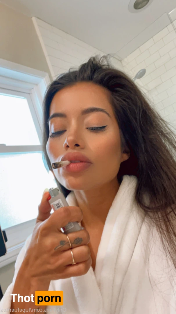 Lupe Fuentes 15668769