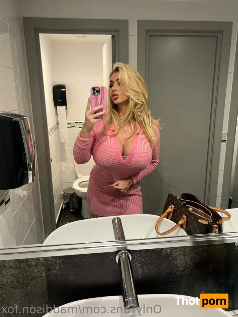 Maddison Fox 🦊 12511307