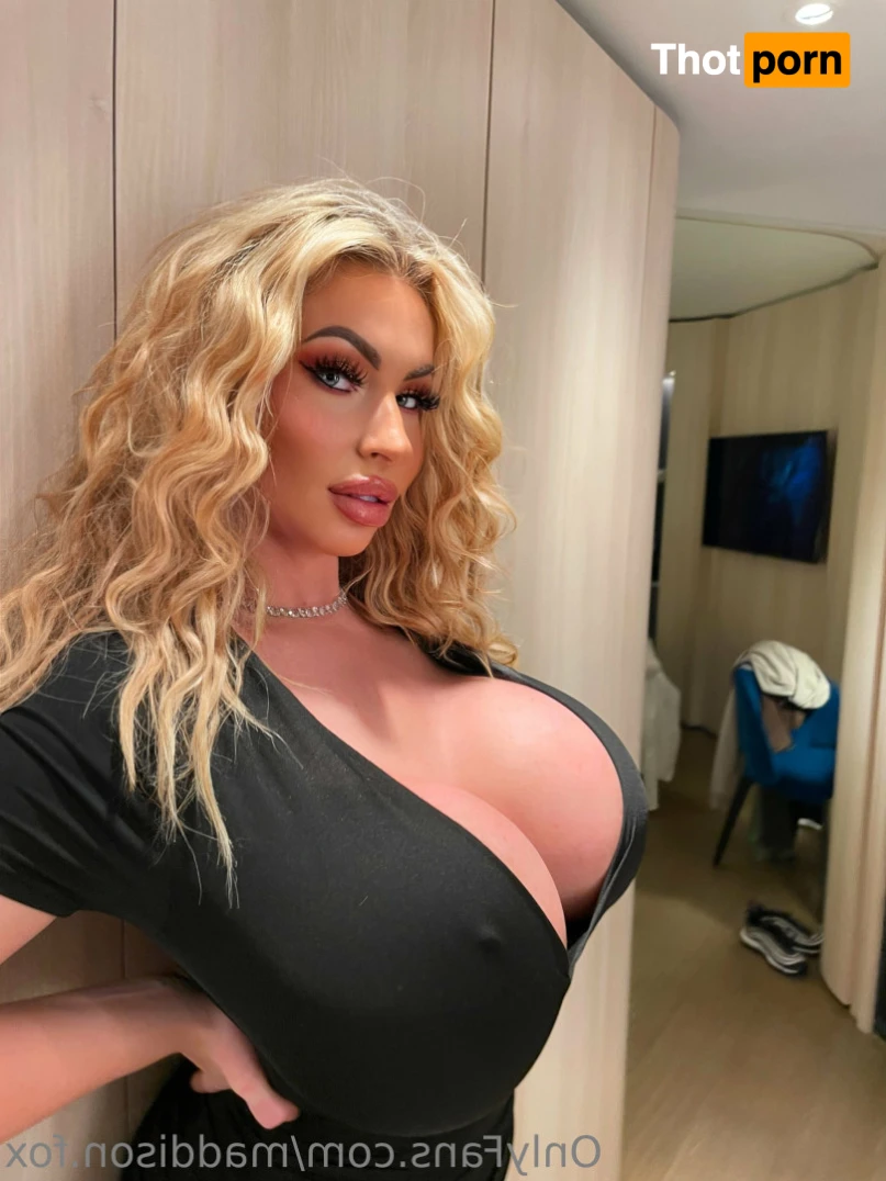 Maddison Fox 🦊 12523667