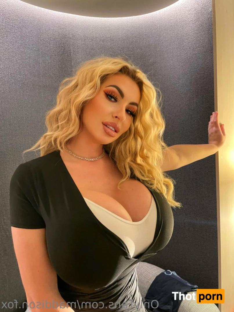 Maddison Fox 🦊 12540483