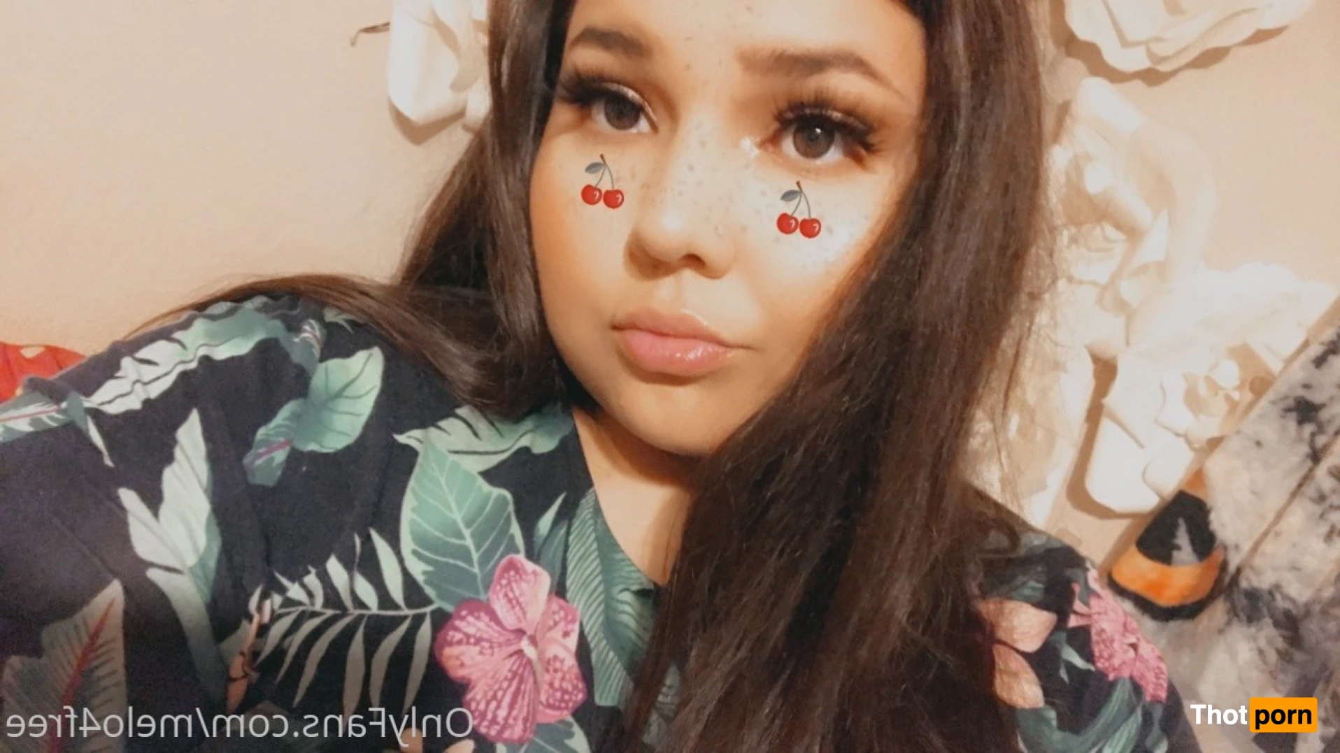 MeloFreeNUDES4likes 16143705