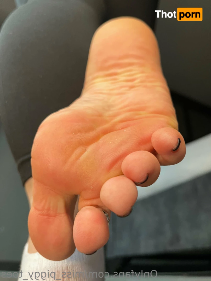 Miss.Piggytoes FREE 10811982