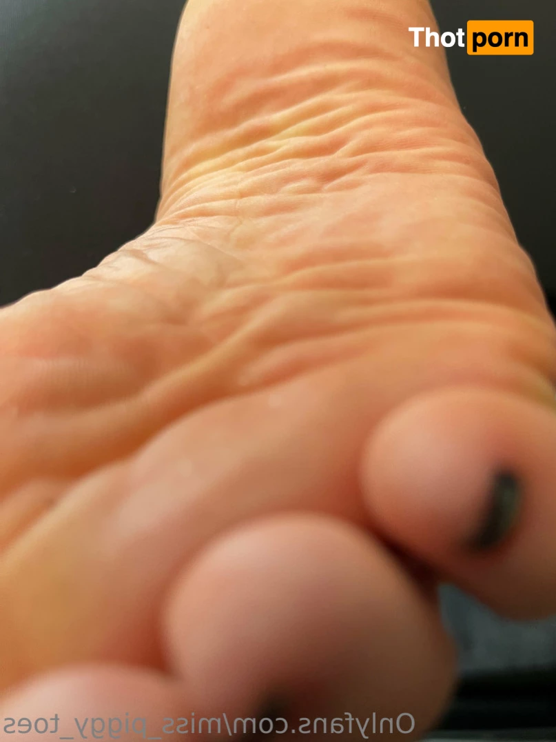 Miss.Piggytoes FREE 10812002