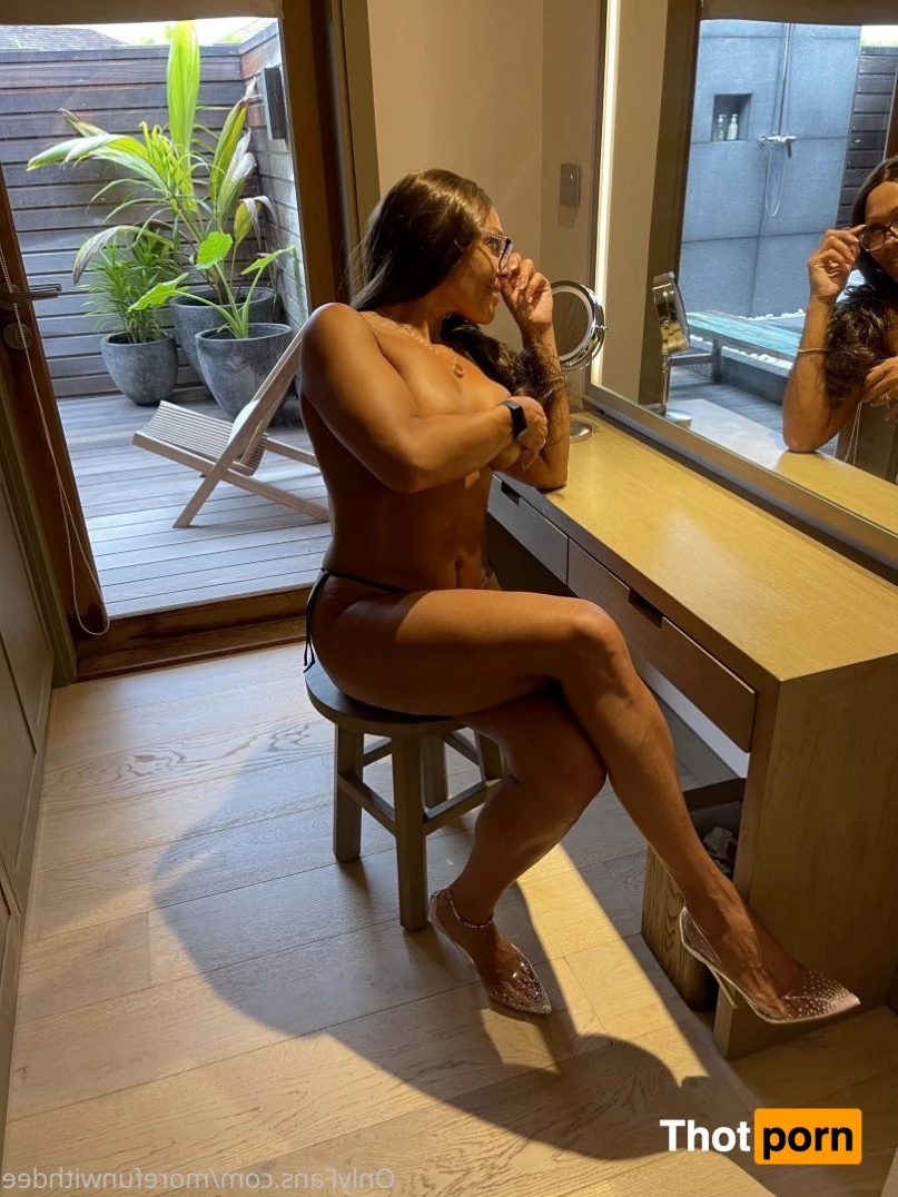 MoreFunWithDee 5475237