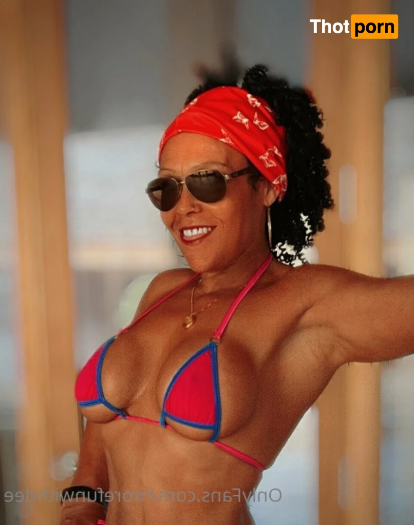 MoreFunWithDee 5475434