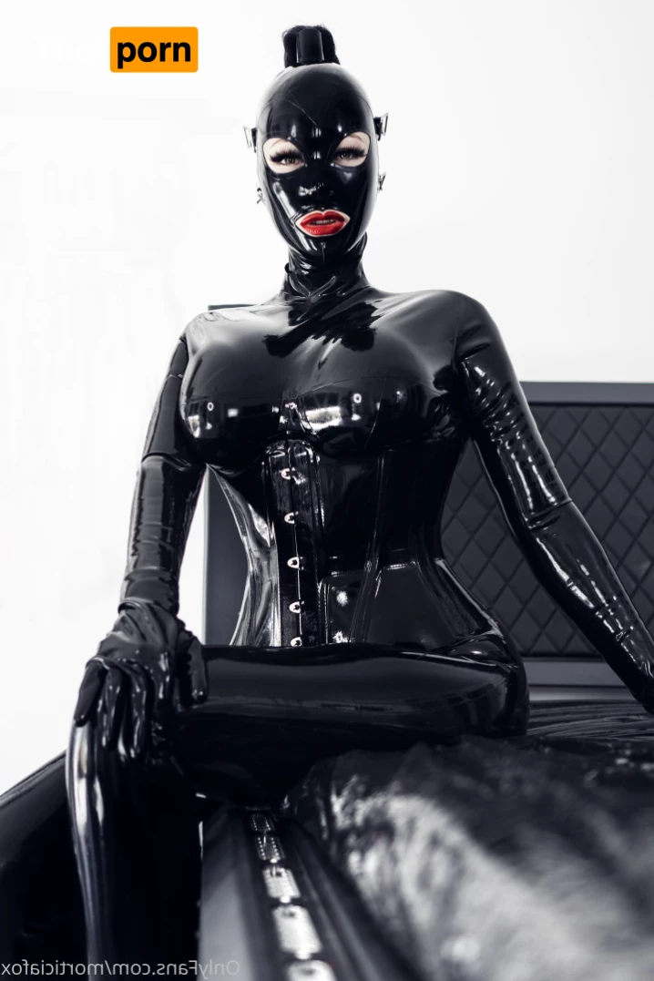 Morticia Fox 9306738