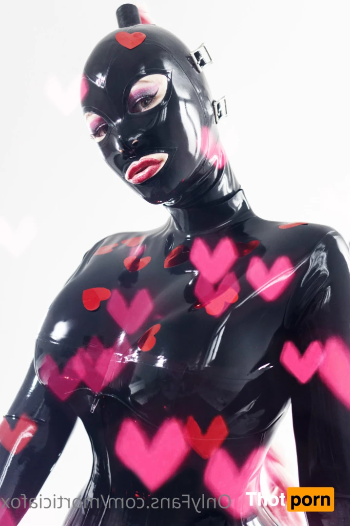 Morticia Fox 9306915