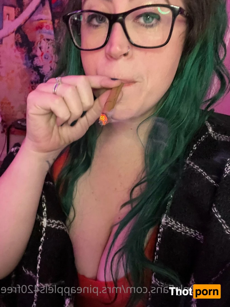 Mrs. Pineapplefree 5440273