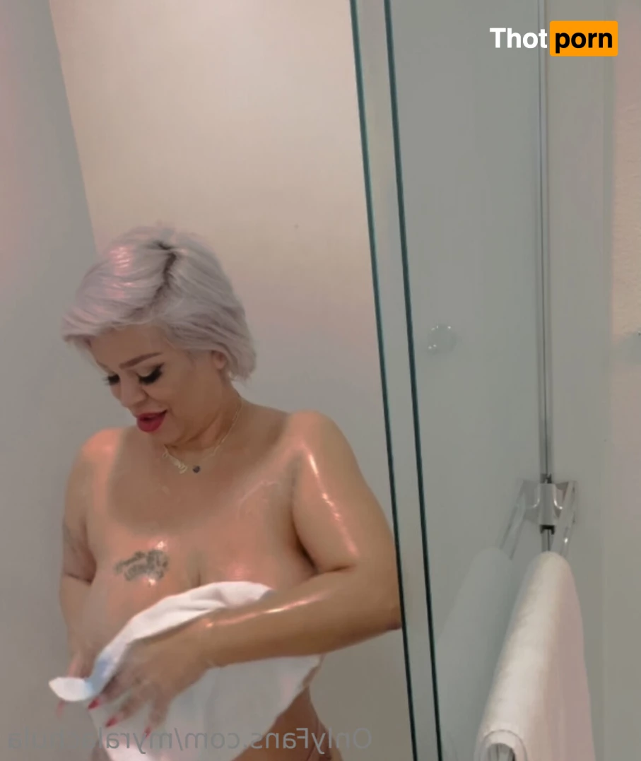 la Chula Myra 9299057