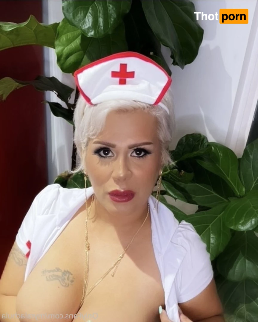 la Chula Myra 9299115