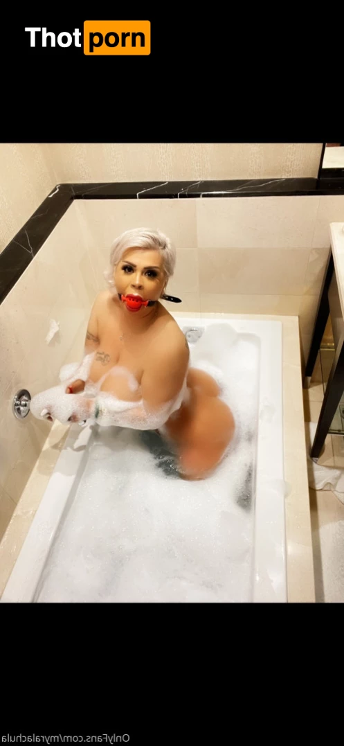 la Chula Myra 9299468