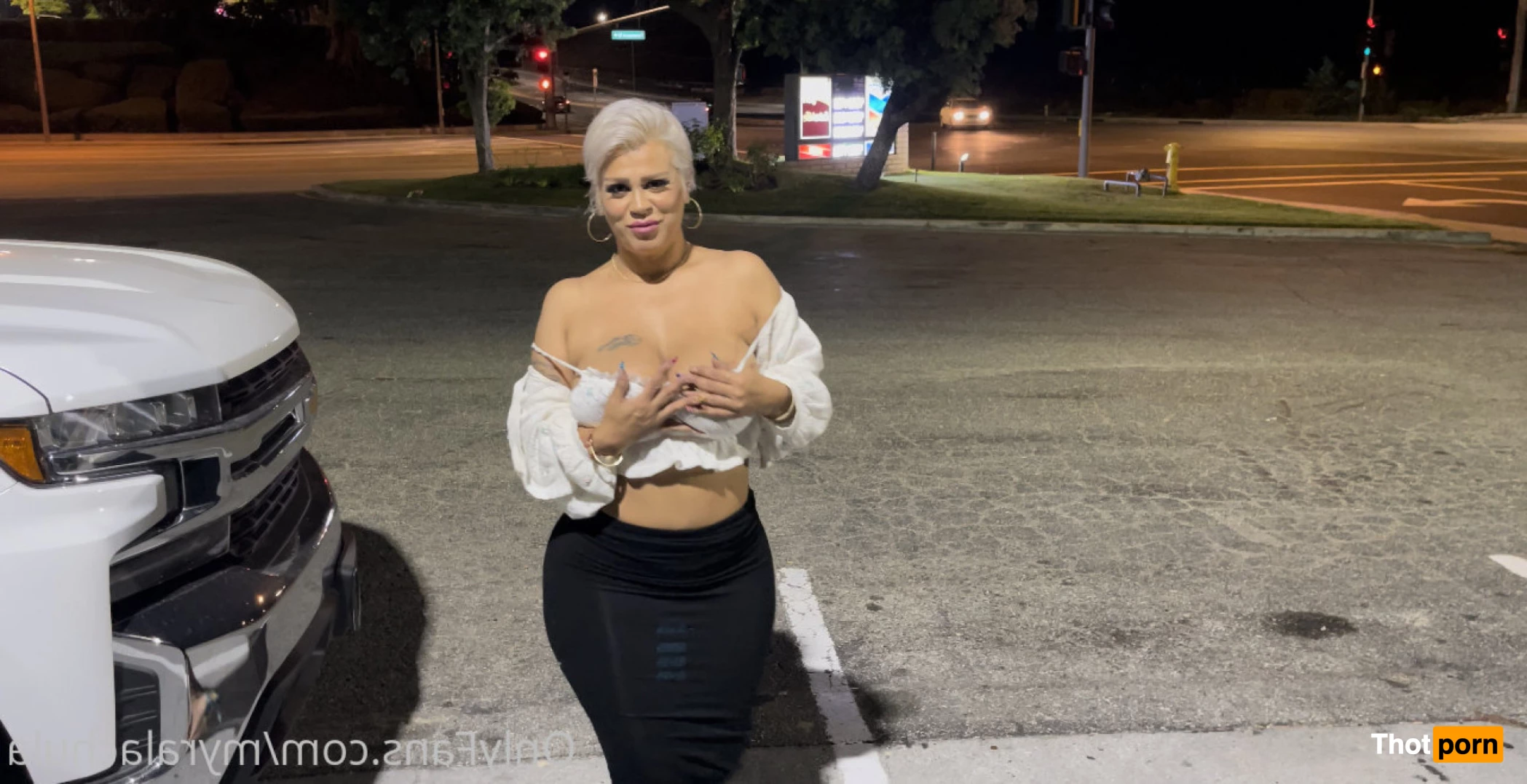 la Chula Myra 9299495