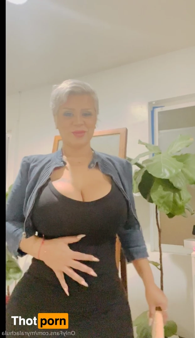 la Chula Myra 9299527