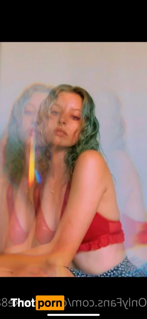 olivia clarke 5284591