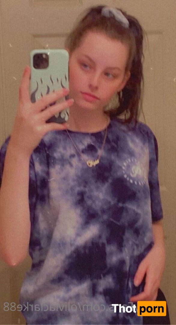 olivia clarke 5284613