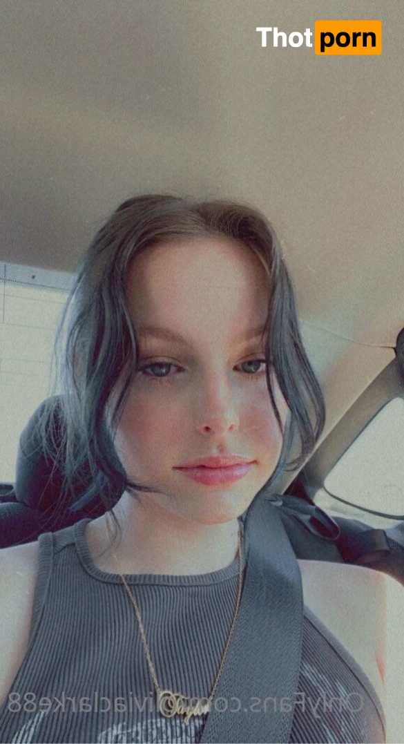 olivia clarke 5284648