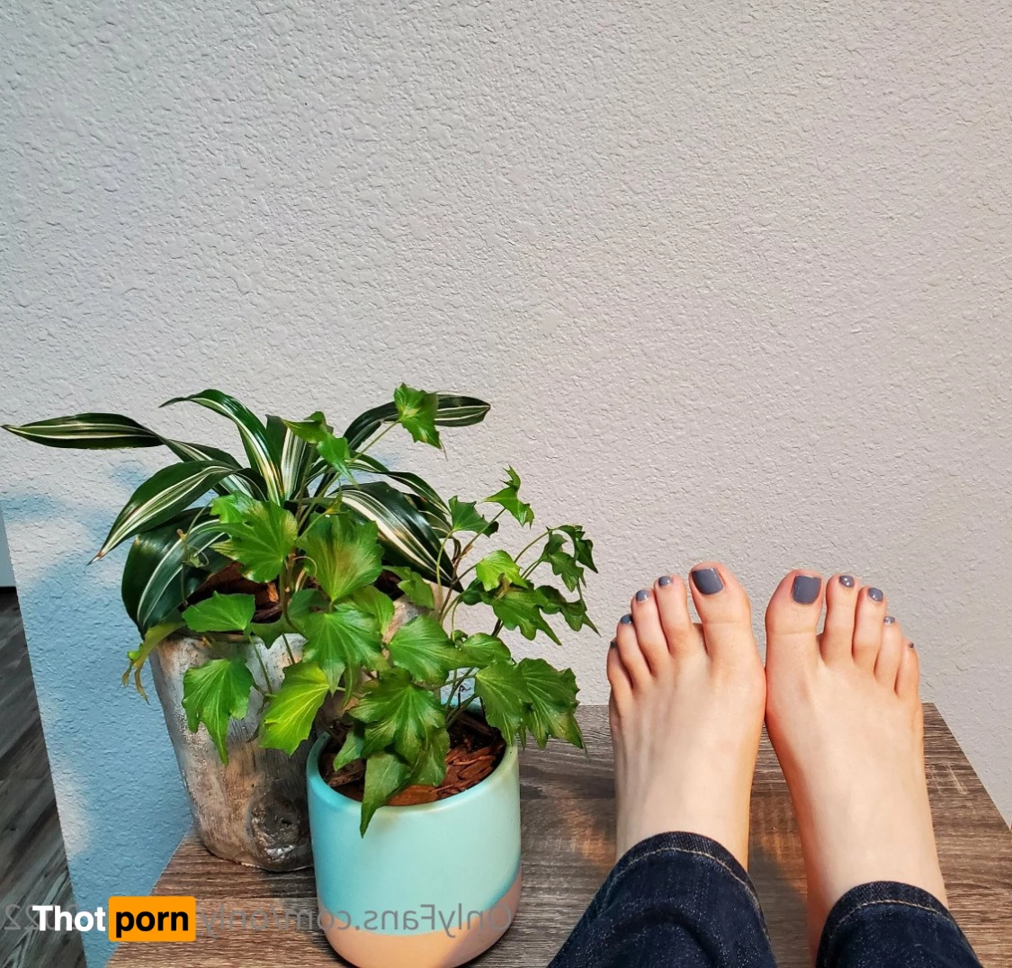 only_feetpc2022 5309440