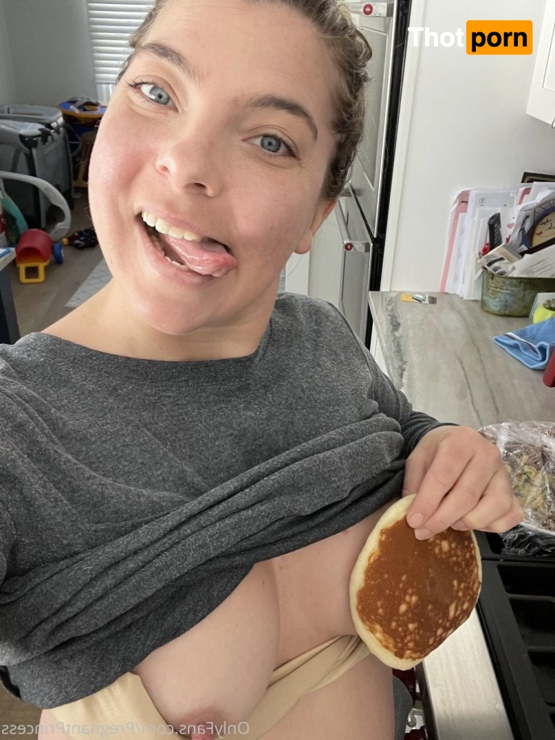 Pregnant Baking 5036078