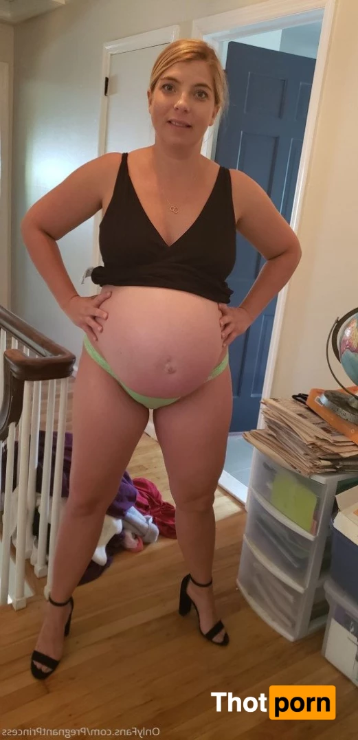 Pregnant Baking 5036094