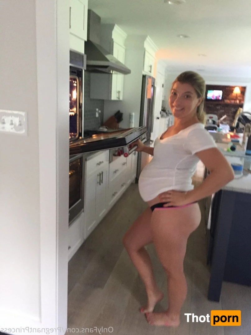 Pregnant Baking 5036225