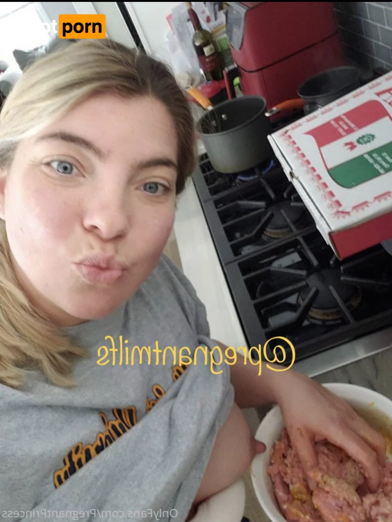Pregnant Baking 5036246