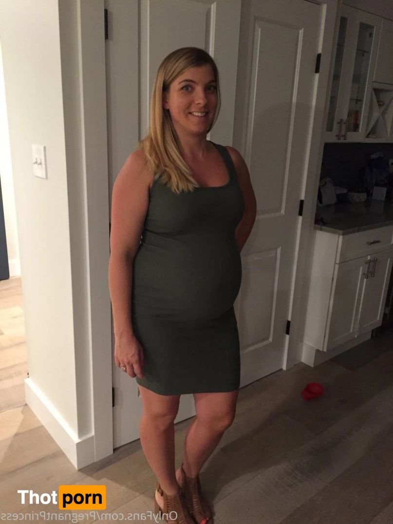 Pregnant Baking 5036305