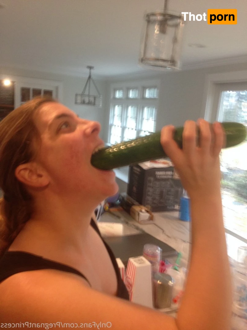 Pregnant Baking 5036344