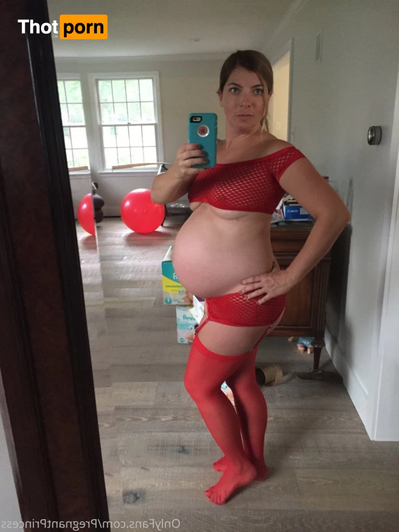 Pregnant Baking 5036355