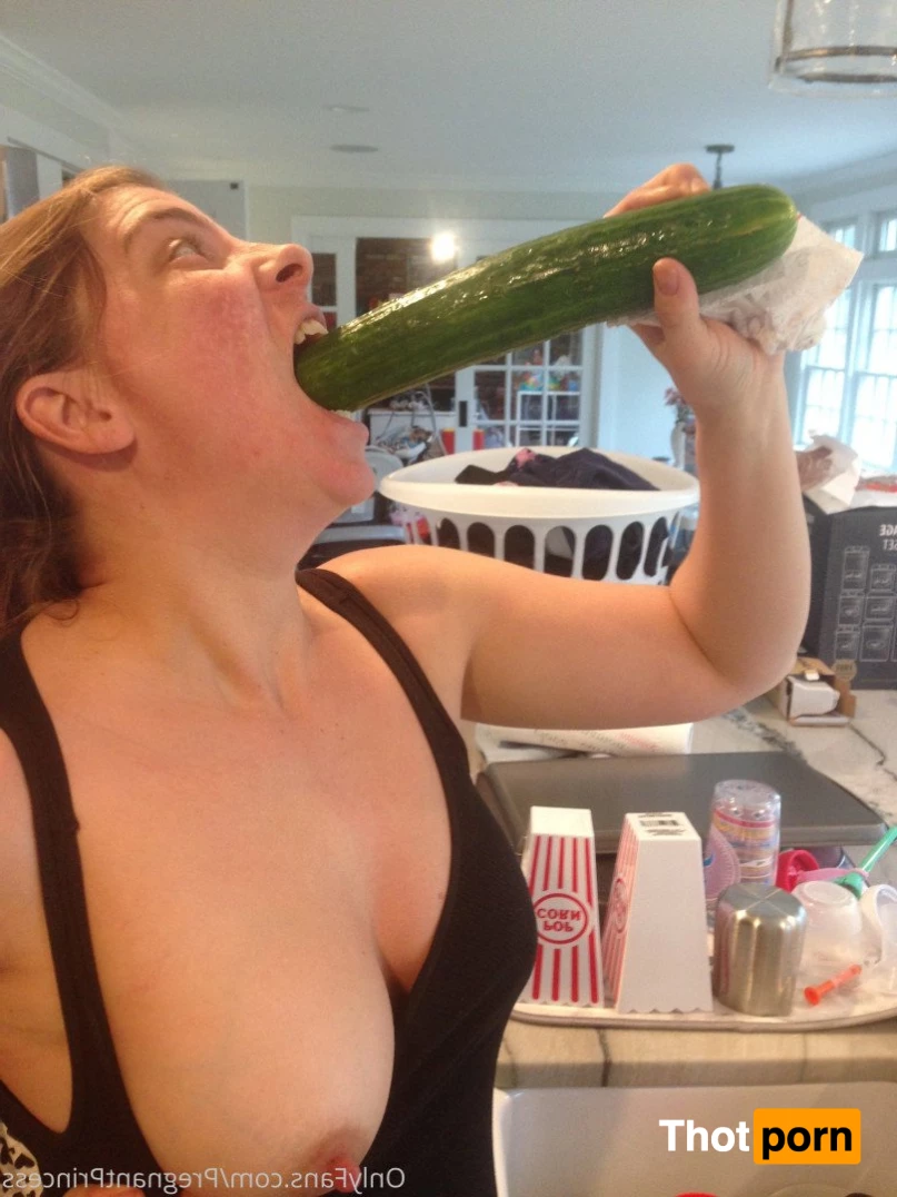 Pregnant Baking 5036388