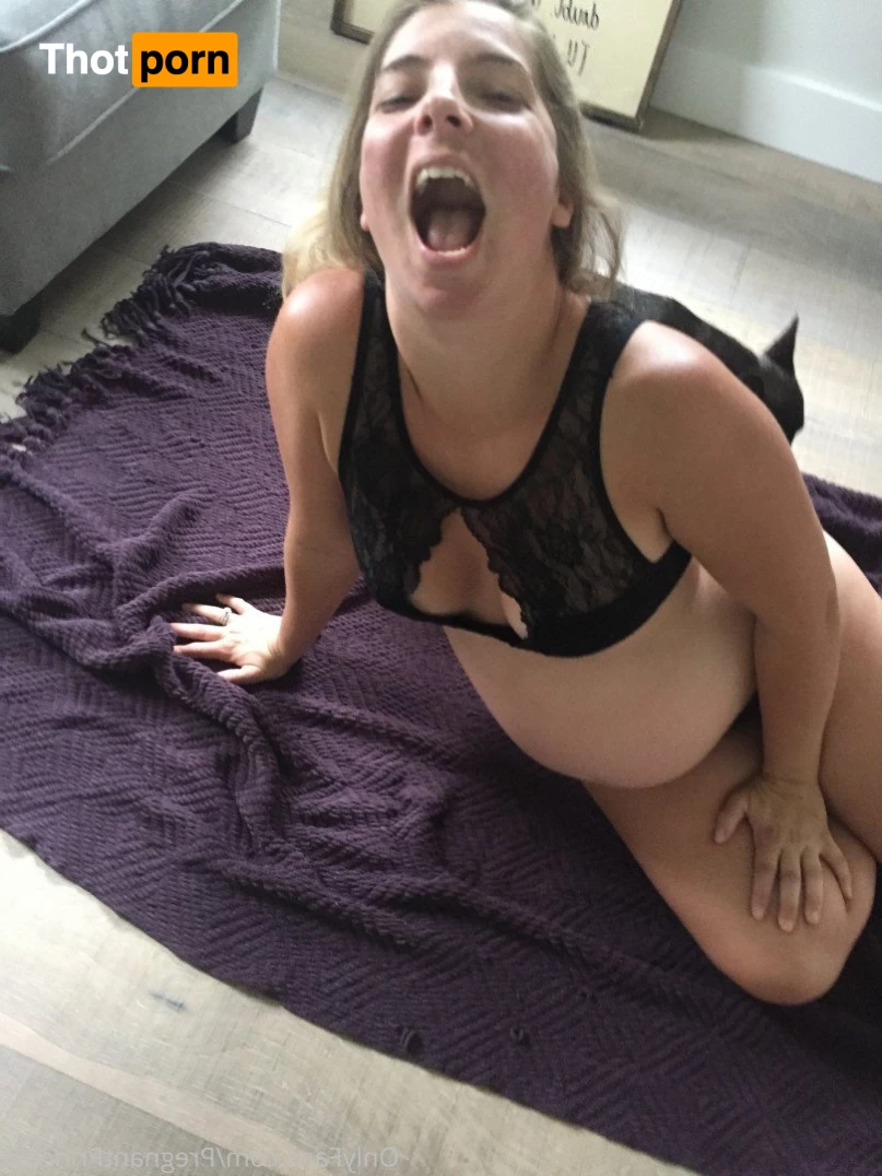 Pregnant Baking 5036476