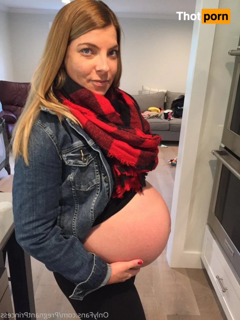 Pregnant Baking 5036591