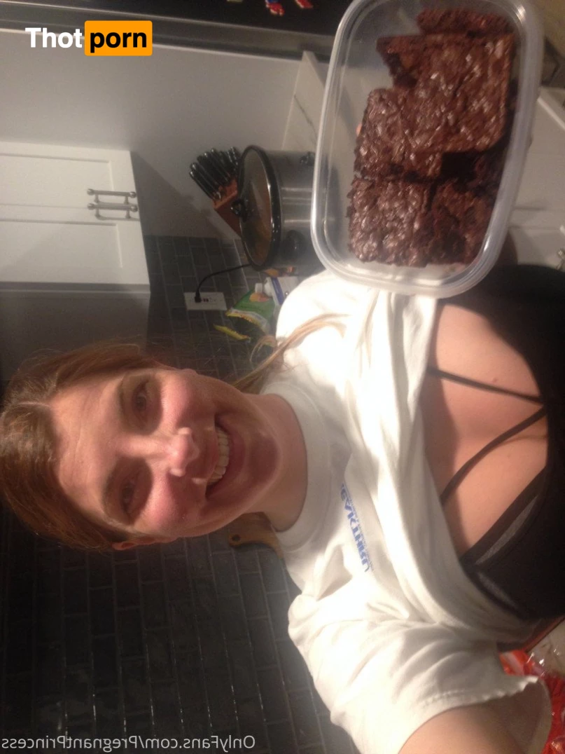 Pregnant Baking 5036603