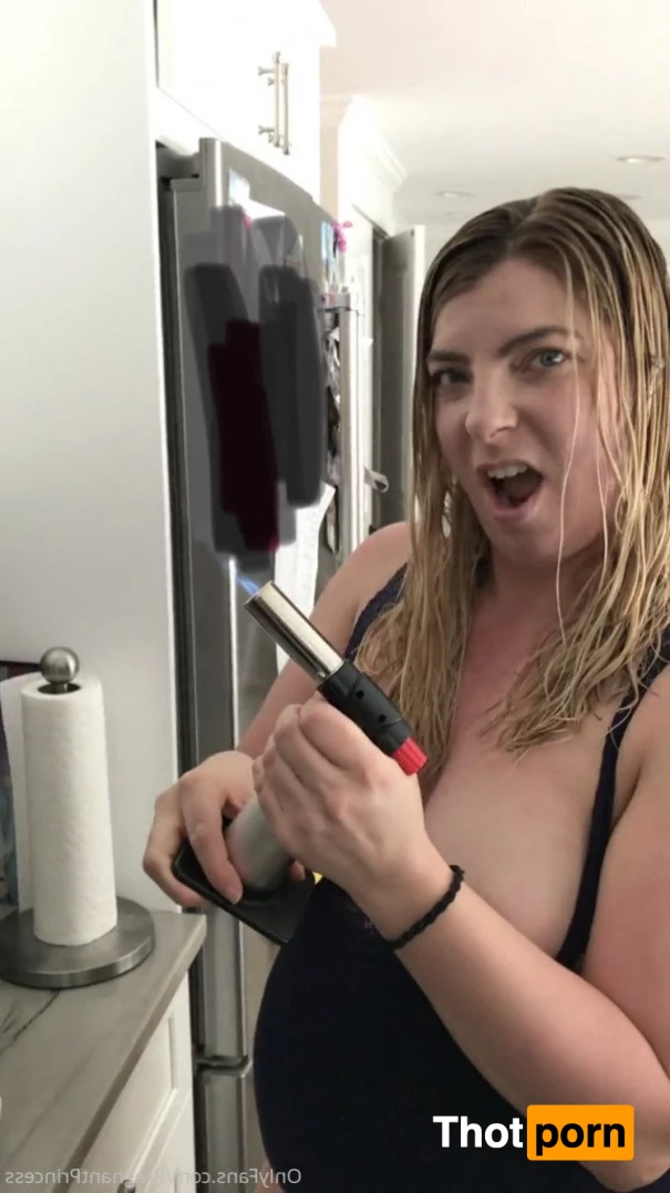 Pregnant Baking 5036654