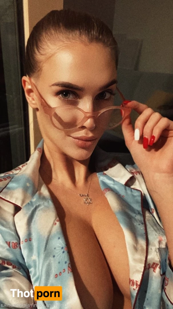 VERONIKA RAJEK 5295628