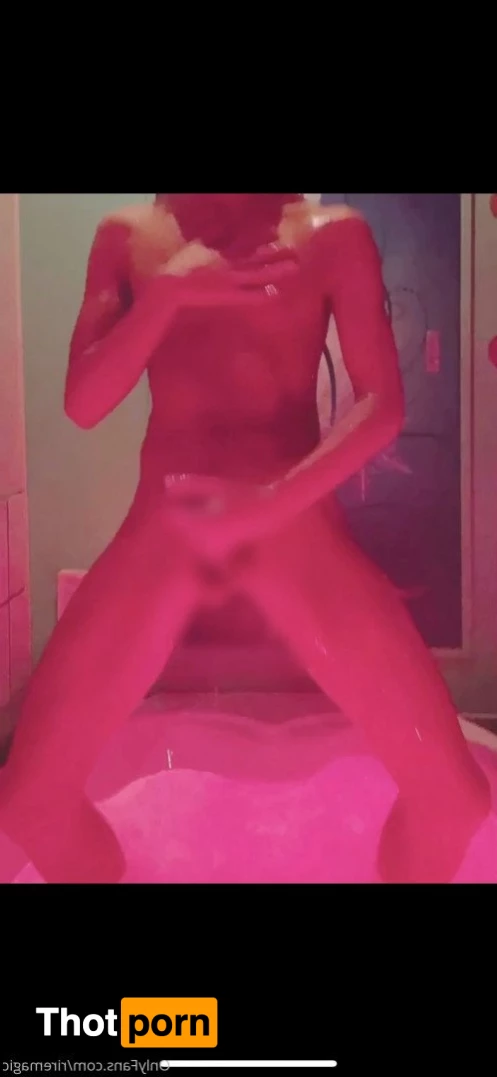 Riel@crossdresser 5290184