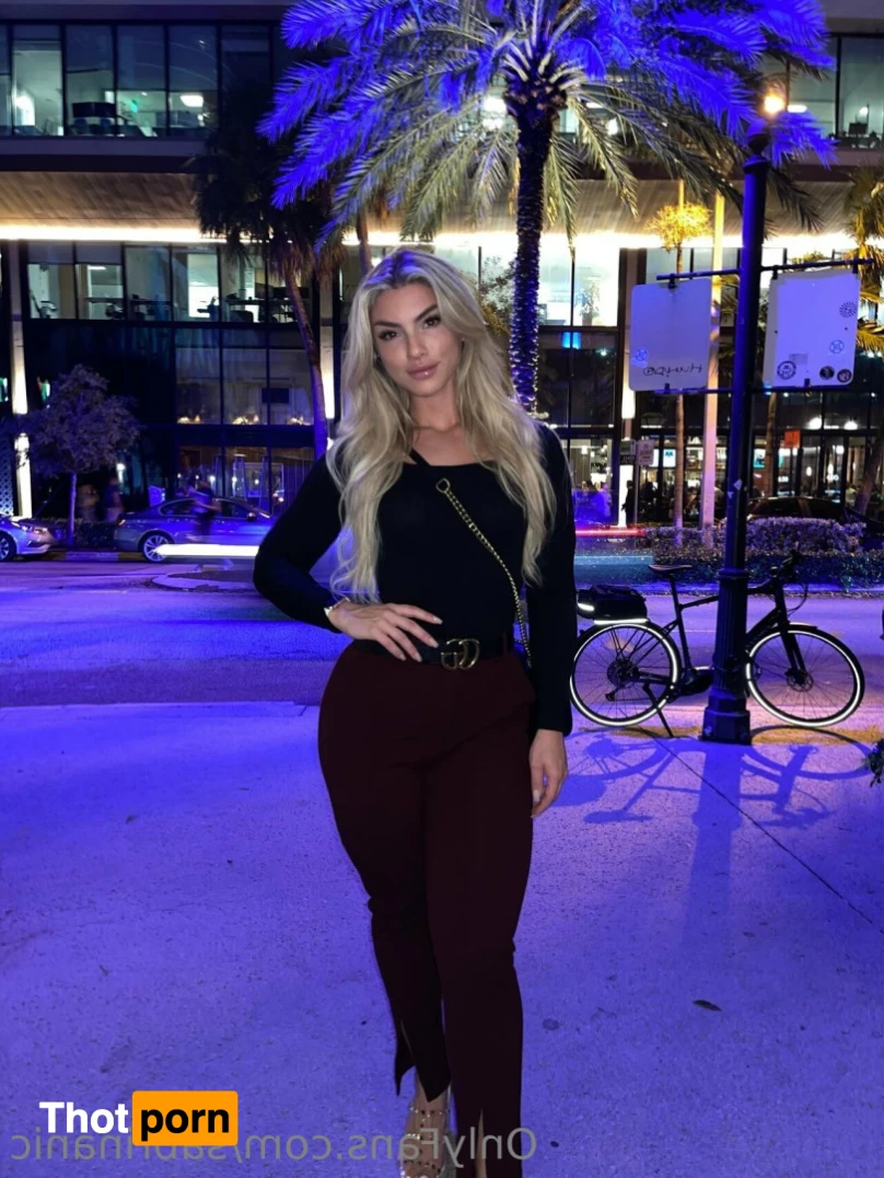 Sabrina Nic 15726302