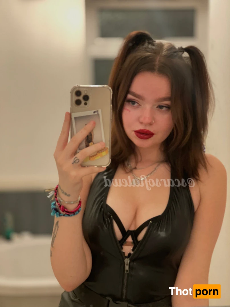 scarlet sofia 11220057