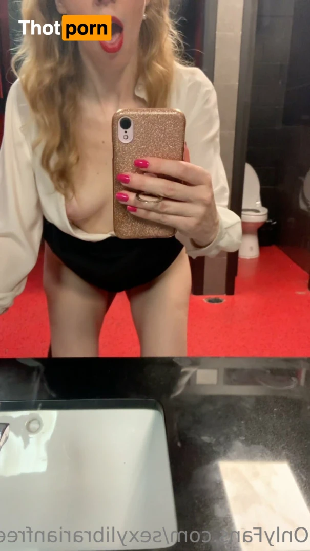 The Free Sexy Librarian 15617009