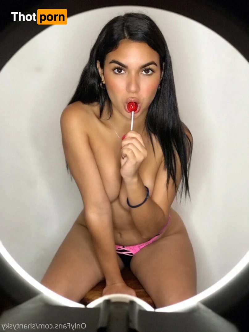 Shantal Sky 10628235