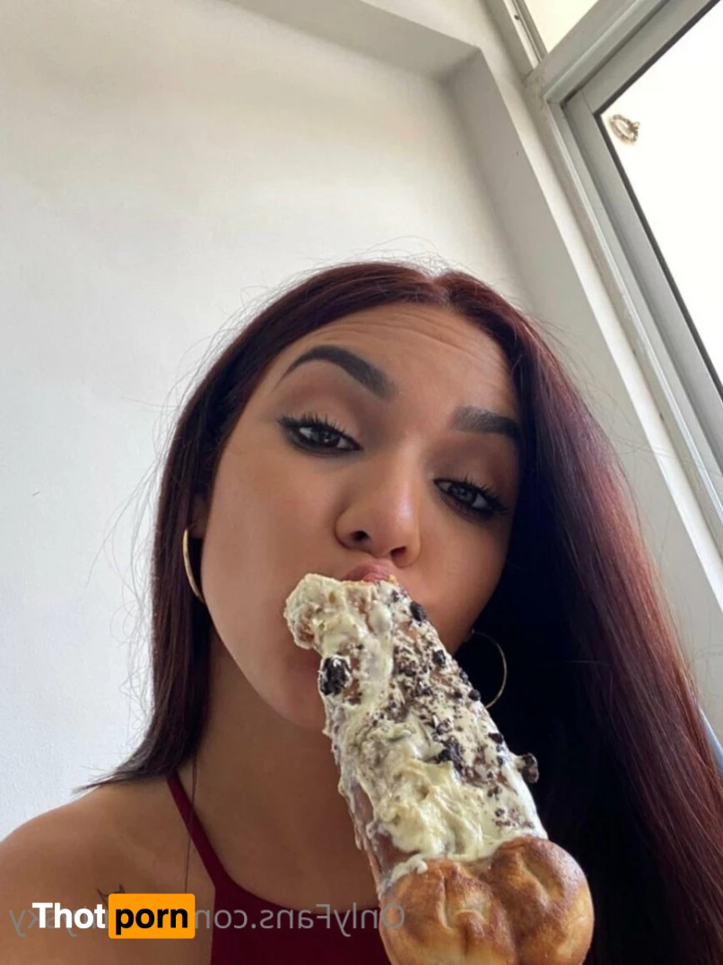 Shantal Sky 10628255