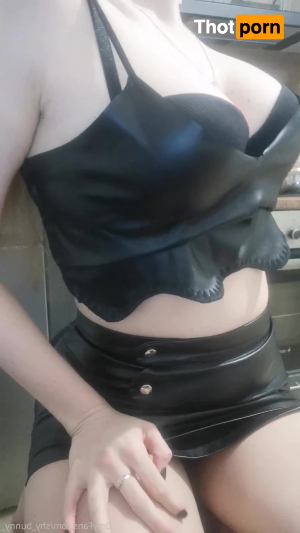 😌Shy Bunny🐰 7824010