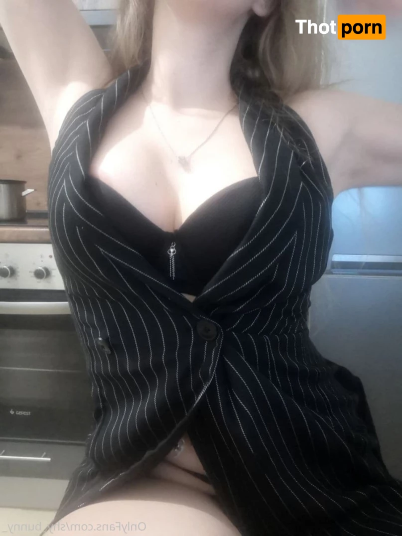 😌Shy Bunny🐰 7824112