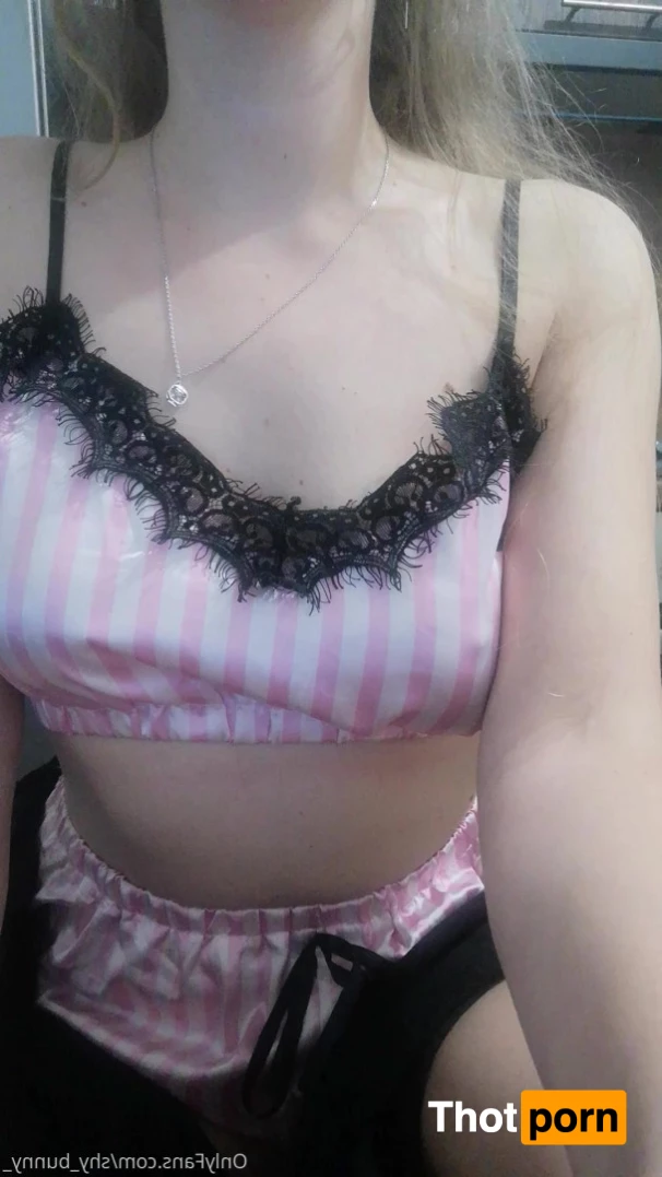 😌Shy Bunny🐰 7824121