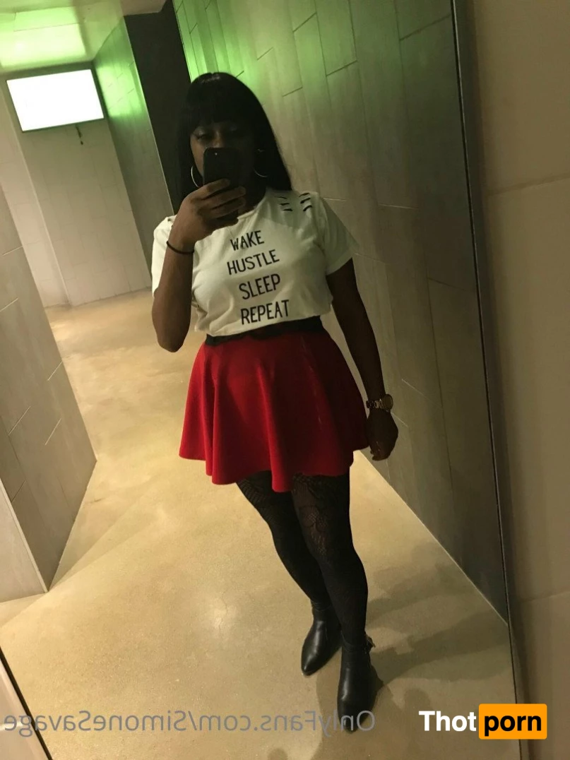 Simone Savage 5024851