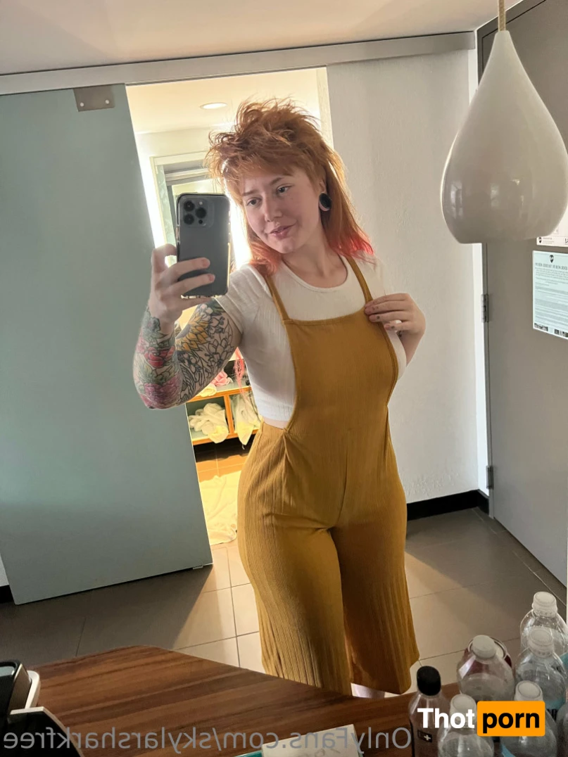 SkylarSharkFREE 15583949