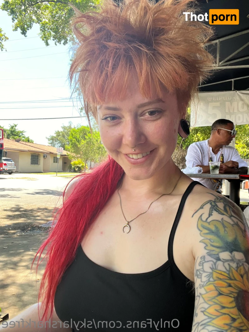 SkylarSharkFREE 15585099