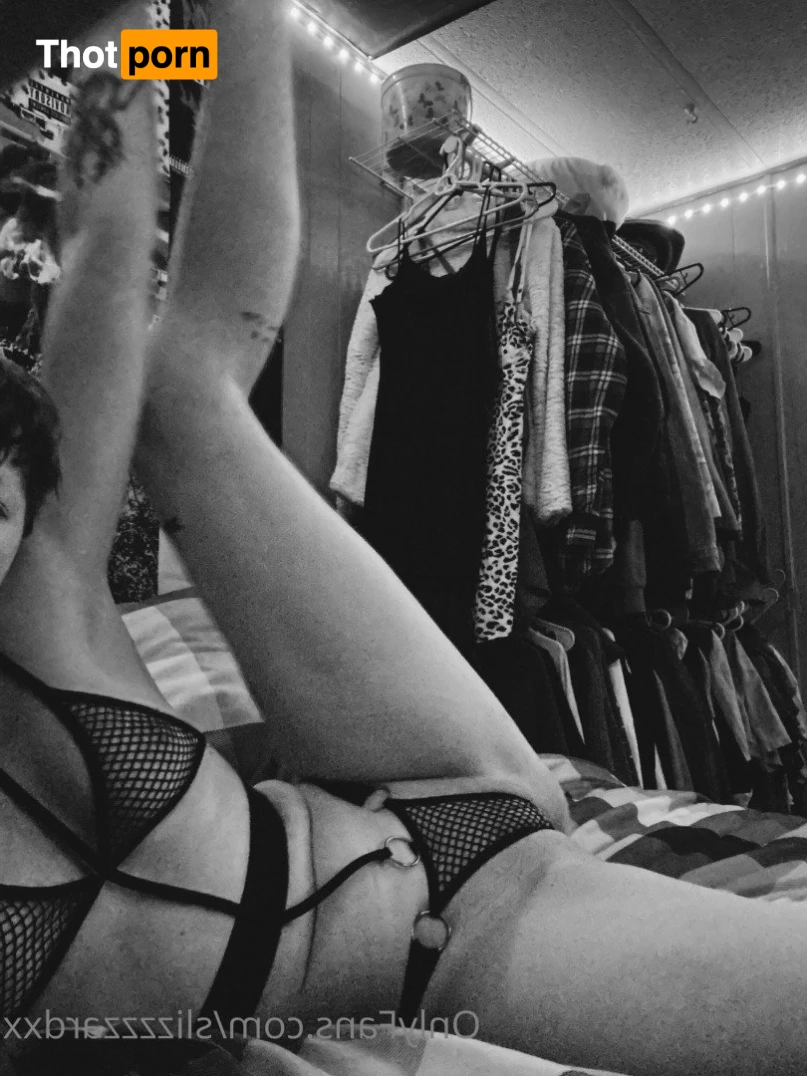 lizzy🖤❤️‍🩹 4964577