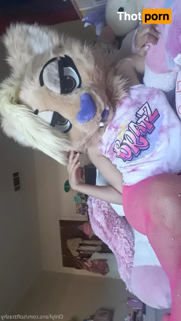 Trashy Lil Kitty 15573089